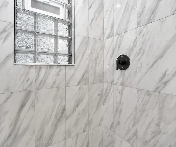 Modern 2 Bedroom In Avondale Chicago